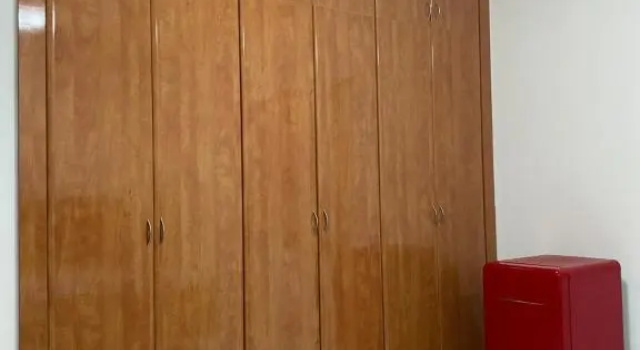 Sharjah Homestay not hotel Master Bedroom with attached private washroom in furnished 2 BHK flat, Забронировать Отель Аль-Махаз Шарджа, рядом с Пляж Аль Хан