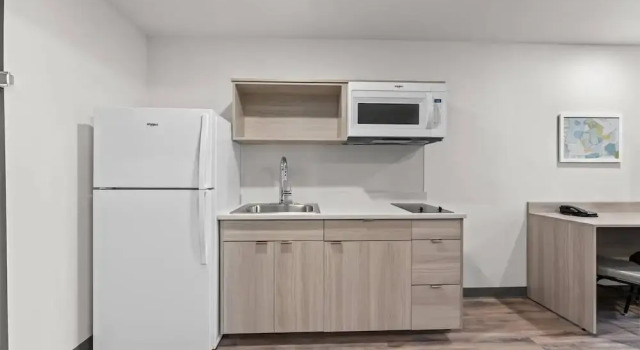 Люкс Woodspring Suites Wilmington Riverfront