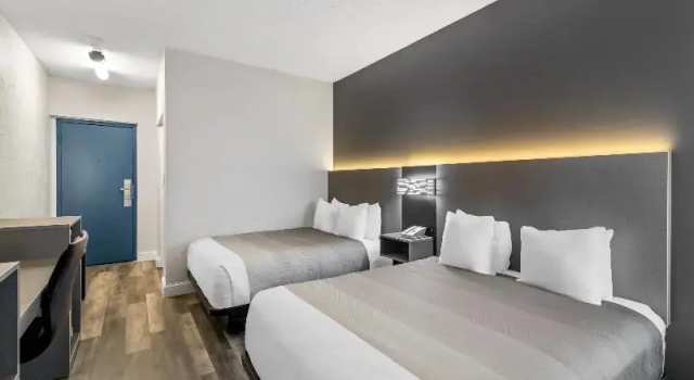Четырёхместный номер Standard Quality Inn Bangor Airport