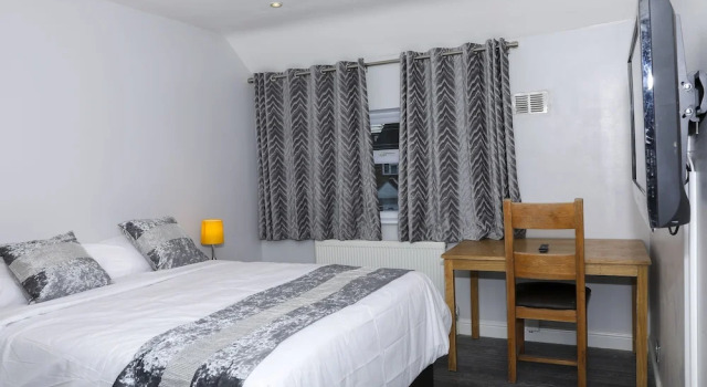 Beautiful and Spacious House in South East London, Забронировать Дом для отпуска Отели Большого Лондона с парковкой, Парковка