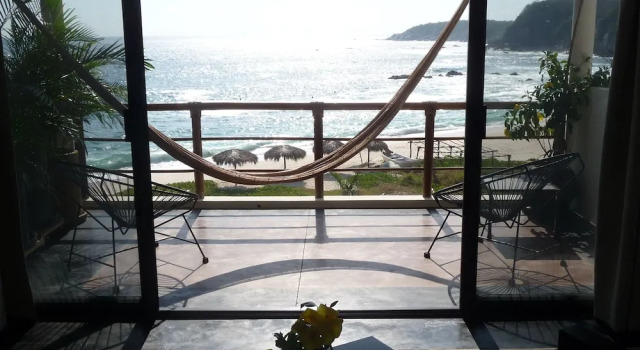 Camera Premium Manta Raya Hotel - right on the beach