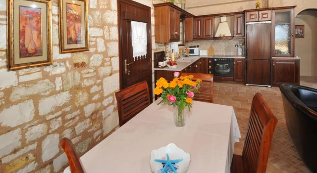 Вилла VILLA KOUTSOYPIA STONE HOUSE