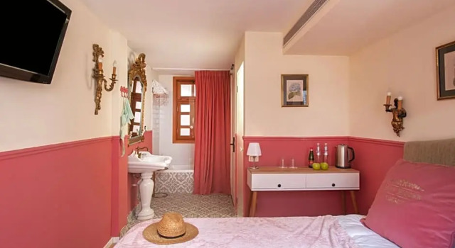 Двухместный номер Deluxe с балконом The Elliot Boutique - Aparthotel