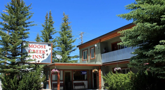 Moose Creek Inn, Забронировать Мини-отель Мотели Вест-Йеллоустон, рядом с Зиплайн в Йеллоустоунском парке, Мотель