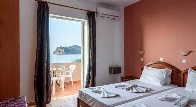 Studio5 30 metres from THE Sea 'NEW LISTING'