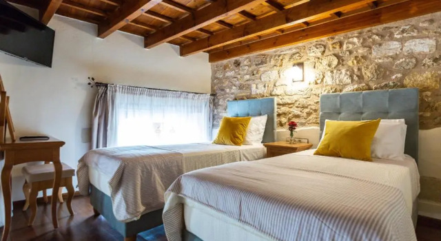 Люкс с балконом Phaedra Suites
