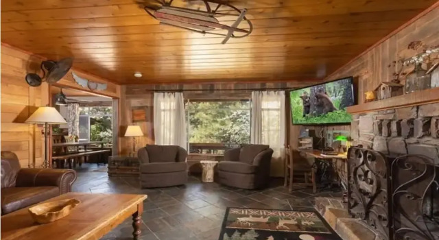 Hot Tub, Near Village/Lake - Kelly`s Kottage, Забронировать Отель Биг-Бэр-Лейк San Bernardino Mountains, рядом с Big Bear Queen Lake Tours