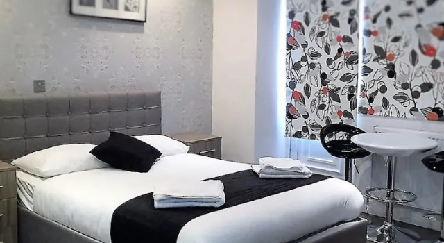 Двухместная студия Superior Imperial Court Suites