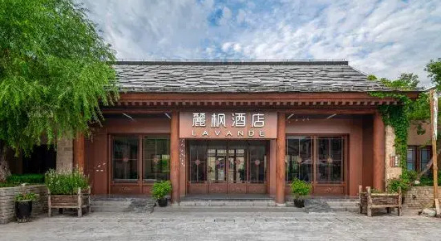 Lavande Hotel  (Yan 'an Holy Valley Jin Yan 'an Hotel), Prenota Hotel Yanan Shaanxi