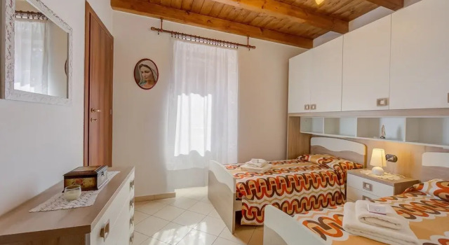Casa Rondinelle in Castelveccana Old Town, Rezervați Hotel Castelveccana 