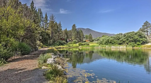 Коттедж Mountain-view Haven w/ Deck in Pine Mountain Club