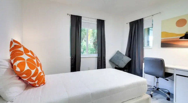 Spacious + Serene Miami Home: Walk to Metrorail!, Varaa Lomakoti Huvilat kohteessa Florida, Villa