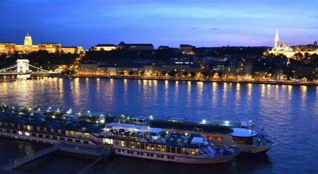 Castle and Danube Panorama, Забронировать Отель Отели Будапешта с парковкой, рядом с Базар Королевского сада, Парковка