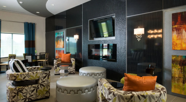 Holiday Inn Express and Suites Kansas City Airport by IHG