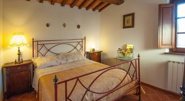 Poderone, Prenota Hotel Roccalbegna Toscana