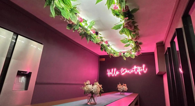 The Ultimate Hen Suite with Bar Area and Cinema Room, Book Hotel Manchester Manchester og omegn