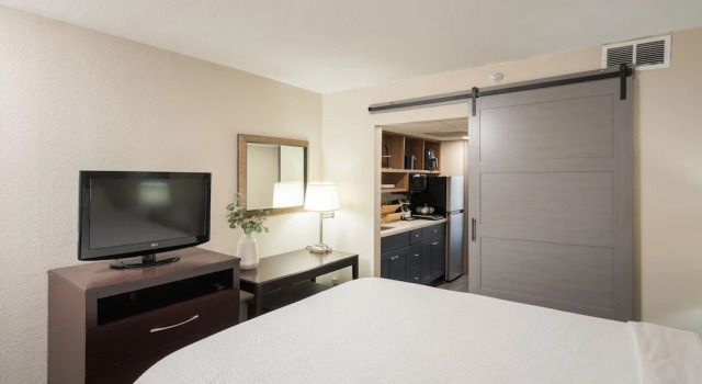 South Country Suites, Забронировать Отель Меса Phoenix Metropolitan Area, рядом с Golfland Sunsplash