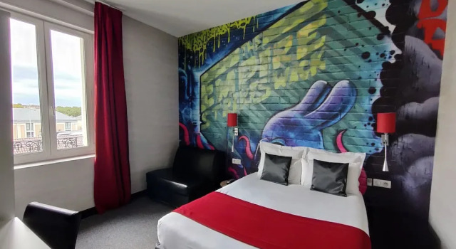 Трёхместный семейный номер Standard c 1 комнатой The Originals Boutique, Hôtel de lUnivers, Montluçon
