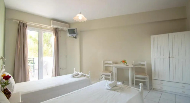 Avra Alykes resort