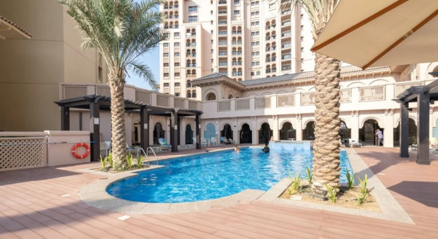 Stylish 1-bedroom Retreat With Pool in Vibrant Jumeirah Golf Estates