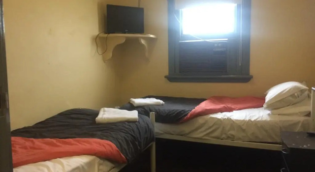 Cross Keys Hotel, Book Hotel Cavan South Australia