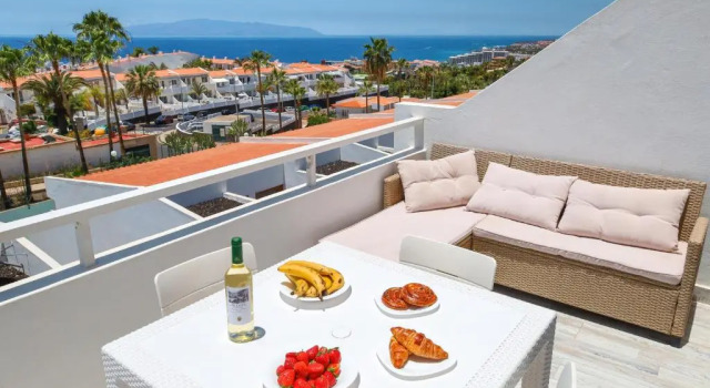 Апартаменты Lovely Sea View FREE WIFI