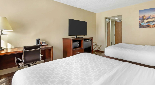 Четырёхместный номер Standard Clarion Pointe Durham Research Triangle Park