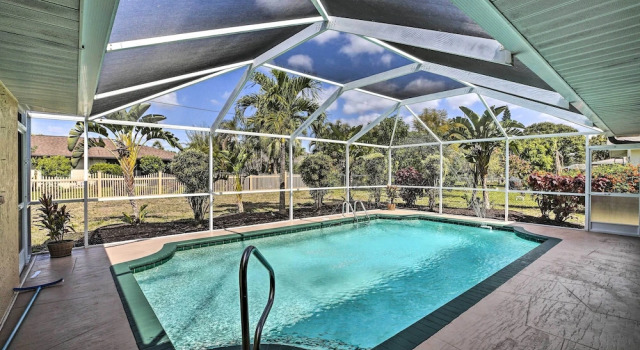 Коттедж Breezy Cape Coral Oasis, Covered Lanai & BBQ