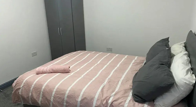 Room in Guest Room - Double Room in Coventry City Centre
