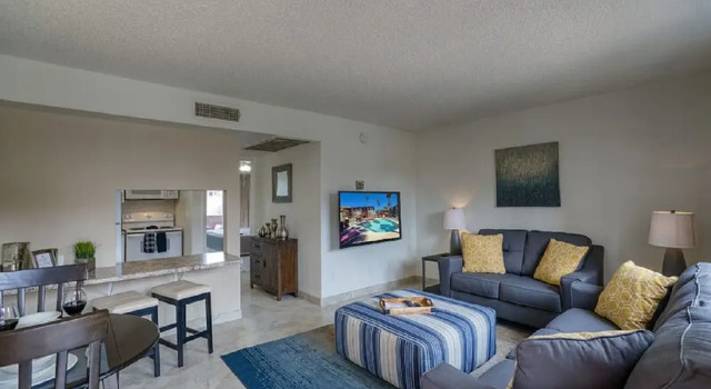 Park Suites at 211 - Free Golf, Забронировать Отель Пруд в Темпе Phoenix Metropolitan Area, рядом с Vista Del Camino Park