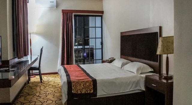 Island Hotel Saipan, Varaa Hotelli Hotellit Garapan uima-altaalla, Uima-allas