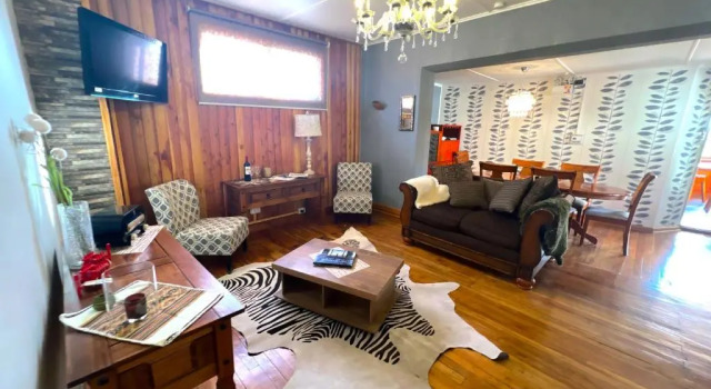 Апартаменты Incredible Downtown Duplex with Interior Backyard