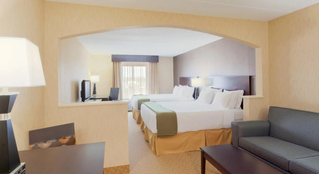 Четырёхместный люкс Holiday Inn Express Hotel & Suites Dover by IHG