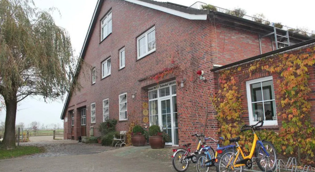 Traberhof - Landurlaub in seiner schönsten Form - freies Reiten inbegriffen - Hunde willkommen - Sauna im Haus - Kanuverleih - tolle Radwege - Deich in Sichtweite, Book Hotel Wangerland-Frederikensiel Wangerland