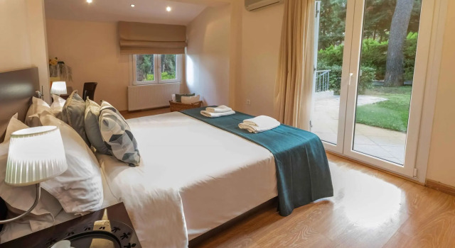 Sani Seaside Luxury-Private Pool Retreat for 21ppl, Book Hotel Sani Beach 