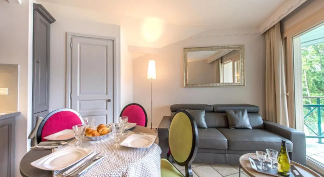 Апартаменты с балконом Les Roseaux du Lac - 7 appartements situés dans une résidence posée au bord du lac dAnnecy