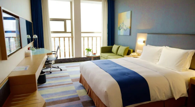 Двухместный номер Standard с видом на город Holiday Inn Express Leshan City Square by IHG - High Speed Rail and Leshan Giant Buddha