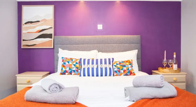Spacious 3-bed House, Boek Vakantiehuis Villa's in Merseyside, Villa