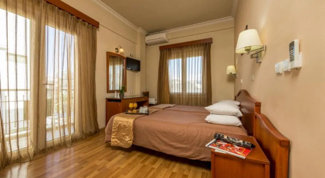 Трёхместный номер Standard Lakonia Hotel