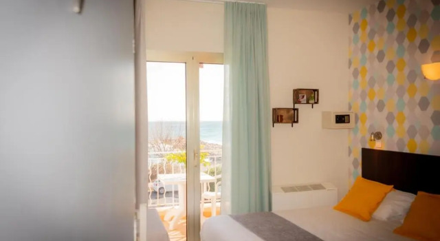 Двухместный номер Standard с видом на море Hotel et Appartements Reine DAzur