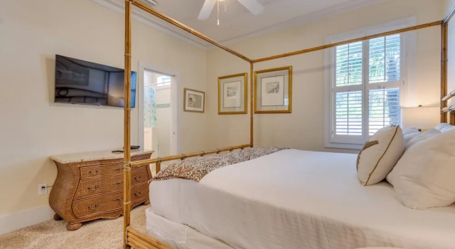 Santa Rosa Beach Home w/ Pool, Hot Tub & Deck!, Забронировать Дом для отпуска Виллы Санта-Роза-Бич, Вилла