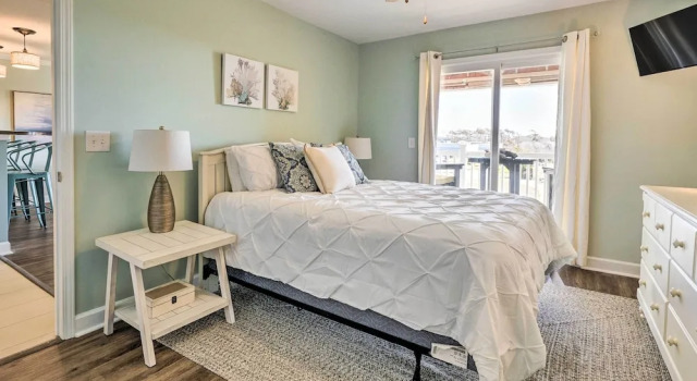 Апартаменты Oak Island Condo - Walk to the Beach!