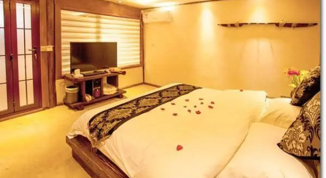 Yunnan Guanyi Chain Jinyuyangguang Inn, Забронировать Отель Лицзян Юньнань, рядом с Улица Сквер-стрит Древнего города Даянь