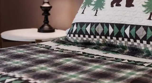 Коттедж с 5 комнатами Moose Meadow 5 Bedroom Home by RedAwning