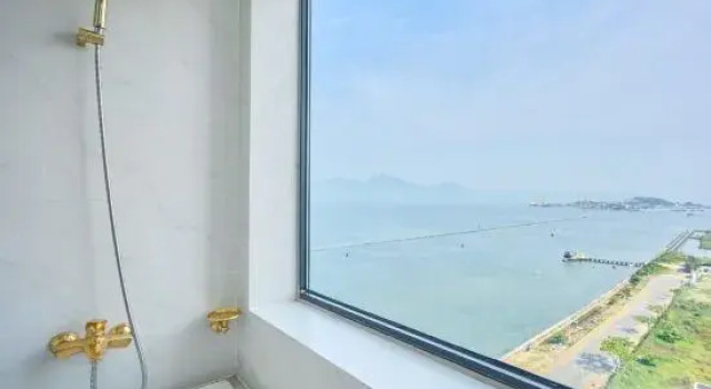 Apartment with 2 bedrooms with Free Pool in Golden Bay, Book Lejlighed Da Nang Da Nang, nær Thuan Phuoc Field