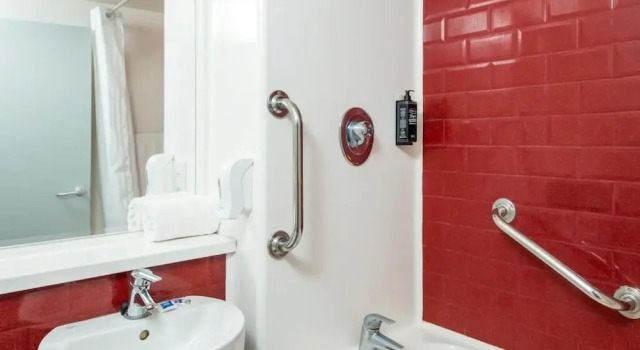 Трёхместный семейный номер Standard Go2 Portishead Marina Hotel
