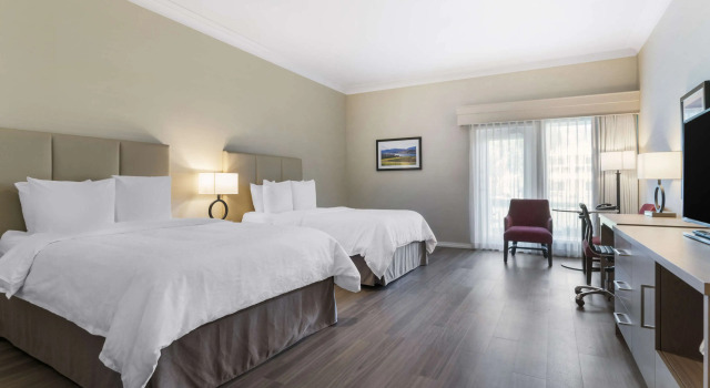 Четырёхместный номер Standard Best Western Plus Kelowna Hotel & Suites