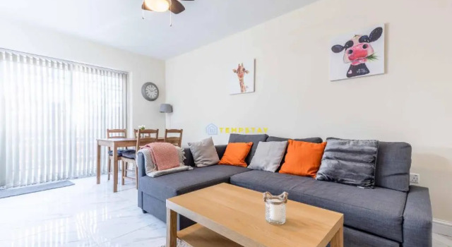 2 BED Modern apartment. Close to station & PARKING, Varaa Huoneisto Asunnot kohteessa Merseyside, Huoneisto