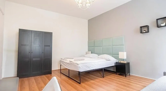 Stylish 1BR Apt Danube Near Prater Park, Prenota Appartamento Vienna Austria
