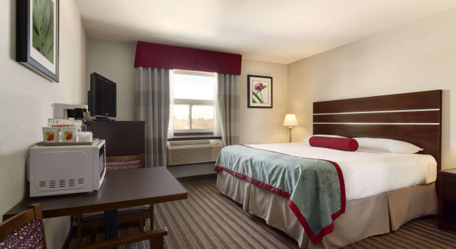 Super 8 by Wyndham Saskatoon Near Downtown, Book Inn Motels in Saskatoon, Motel